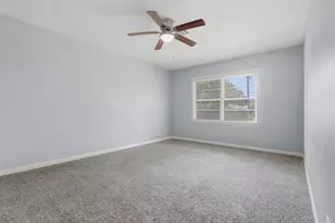 102 Tanglewood St, Baytown, TX 77520 - Photo 12