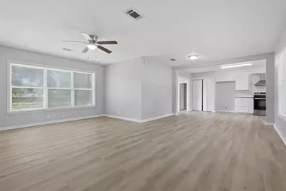 102 Tanglewood Street, Baytown, TX 77520 - Photo 4