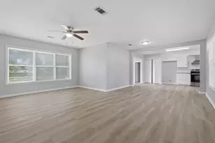 102 Tanglewood St, Baytown, TX 77520 - Photo 4