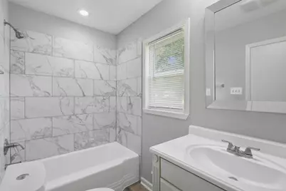 102 Tanglewood Street, Baytown, TX 77520 - Photo 20