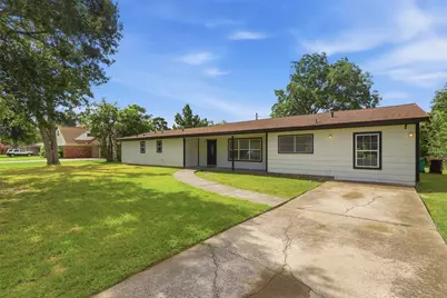 102 Tanglewood Street, Baytown, TX 77520 - Photo 2