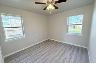 214 S Texas St, Texas City, TX 77591 - Photo 14