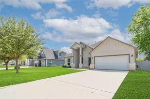 231 McCormick St, Columbus, TX 78934 - Photo 2