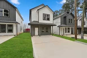 10176 Barberry St, Willis, TX 77318 - Photo 2