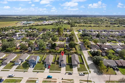 204 Houston Avenue, Angleton, TX 77515 - Photo 2