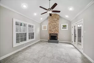2108 White Oak Dr, Houston, TX 77009 - Photo 4
