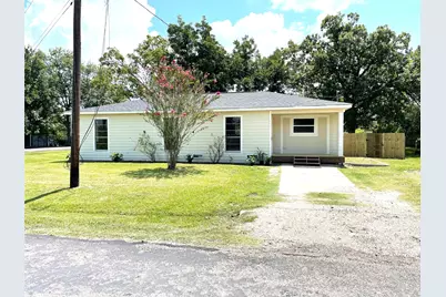 230 E New York Street, Brazoria, TX 77422 - Photo 1