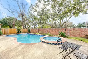 14007 Briar Heath Dr, Houston, TX 77077 - Photo 32