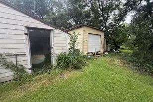 3403 2nd Ave S, Texas City, TX 77590 - Photo 4
