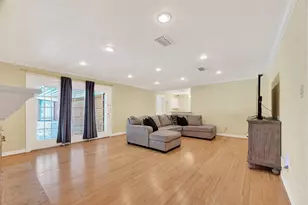 5442 Darnell St, Houston, TX 77096 - Photo 2