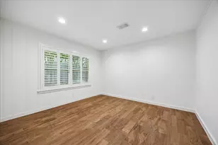 8443 Westview Dr, Houston, TX 77055 - Photo 10