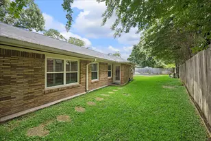 8443 Westview Dr, Houston, TX 77055 - Photo 16