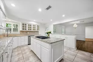 8443 Westview Dr, Houston, TX 77055 - Photo 12