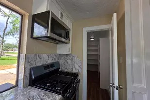 16406 Brook Forest Dr, Houston, TX 77059 - Photo 10
