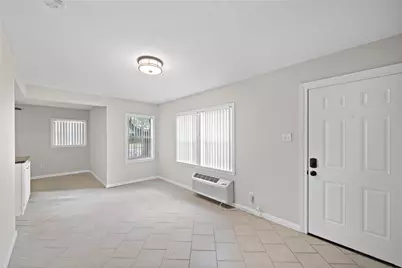 230 W 27th Street #2, Houston, TX 77008 - Photo 4