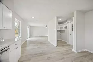 5922 Fontenelle Dr, Houston, TX 77035 - Photo 6