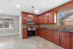 711 Lodgehill Ln, Houston, TX 77090 - Photo 8
