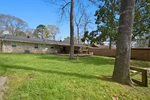 209 Red Oak St, Livingston, TX 77351 - Photo 38