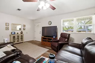 209 Red Oak St, Livingston, TX 77351 - Photo 6