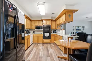 209 Red Oak St, Livingston, TX 77351 - Photo 6