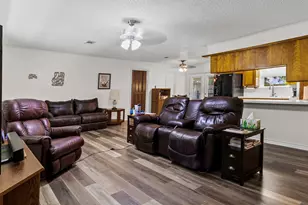209 Red Oak St, Livingston, TX 77351 - Photo 6