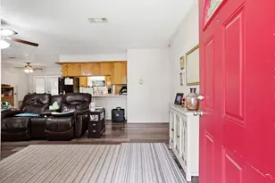 209 Red Oak St, Livingston, TX 77351 - Photo 2