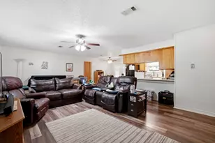 209 Red Oak St, Livingston, TX 77351 - Photo 4
