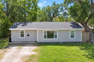 1227 Pecan St, Clute, TX 77531 - Photo 1