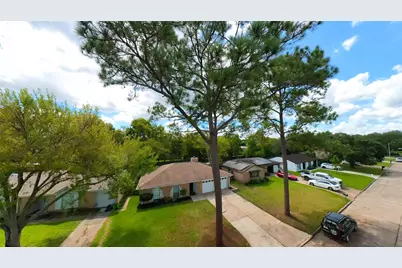 17014 Forest Bend Avenue, Friendswood, TX 77546 - Photo 2
