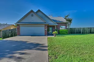 1200 Cheyenne Dr, Brenham, TX 77833 - Photo 2