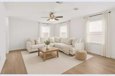 878 Sun Prairie Drive, Houston, TX 77090 - Photo 2