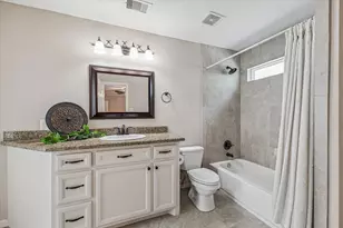 300 Brook Hollow Dr, Conroe, TX 77385 - Photo 24