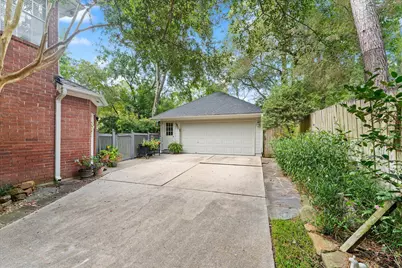 11 Golden Place, The Woodlands, TX 77381 - Photo 4