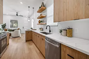 7840 Nashville Unit A/B St, Houston, TX 77028 - Photo 6