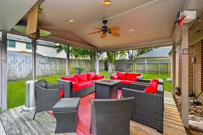 1013 Chesterwood Drive, Pearland, TX 77581 - Photo 4