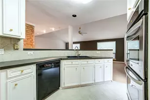 2122 Woodland Springs St, Houston, TX 77077 - Photo 8