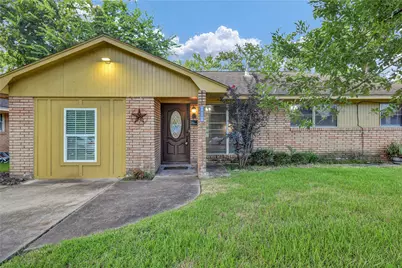 111 Mimosa Street, Lake Jackson, TX 77566 - Photo 2
