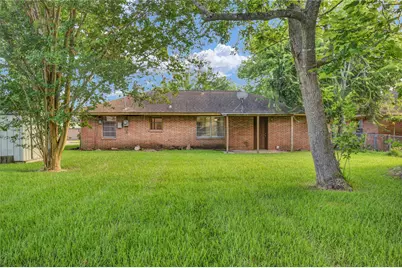 111 Mimosa Street, Lake Jackson, TX 77566 - Photo 4