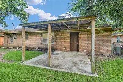 111 Mimosa Street, Lake Jackson, TX 77566 - Photo 6