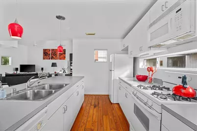 2711 Chenevert Street, Houston, TX 77004 - Photo 12