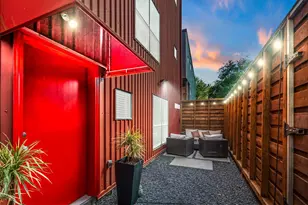 2711 Chenevert St, Houston, TX 77004 - Photo 2