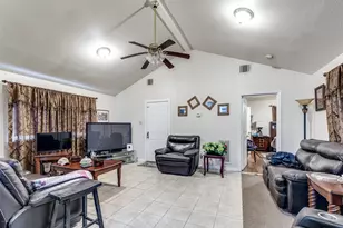 9101 Homewood Ln NE, Houston, TX 77078 - Photo 2
