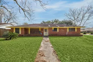 2101 Belvedere Dr, Baytown, TX 77520 - Photo 1