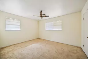 2101 Belvedere Dr, Baytown, TX 77520 - Photo 14