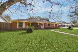 2101 Belvedere Dr, Baytown, TX 77520 - Photo 6