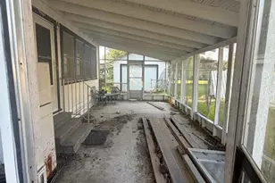 730 W Lee St, Sour Lake, TX 77659 - Photo 8