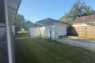 730 W Lee St, Sour Lake, TX 77659 - Photo 6