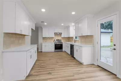 5306 Green Springs Drive, Houston, TX 77066 - Photo 16