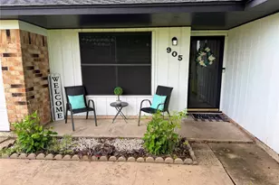 905 Southside Dr, Angleton, TX 77515 - Photo 1