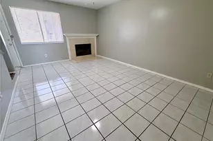 2521 Crosstimbers St, Huntsville, TX 77320 - Photo 8